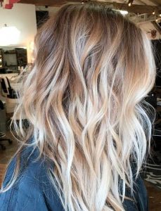 Coloration blonde tie and dye