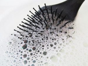 Nettoyer sa brosse au savon