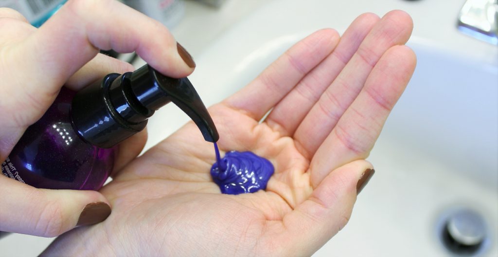 Le shampoing bleu comme déjaunisseur de blond mon avis