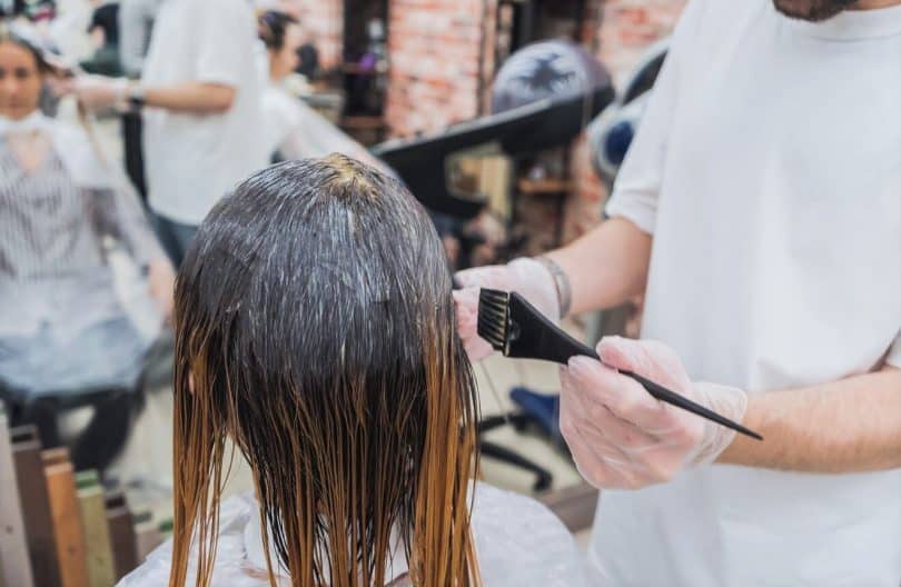 Coiffeur coloration bien choisir son coloriste pour sa couleur