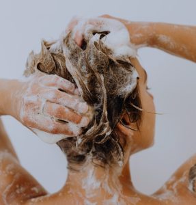 cheveux color&eacute;s routine garder couleur